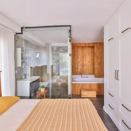 Ilyada - Private For 8 Guests -